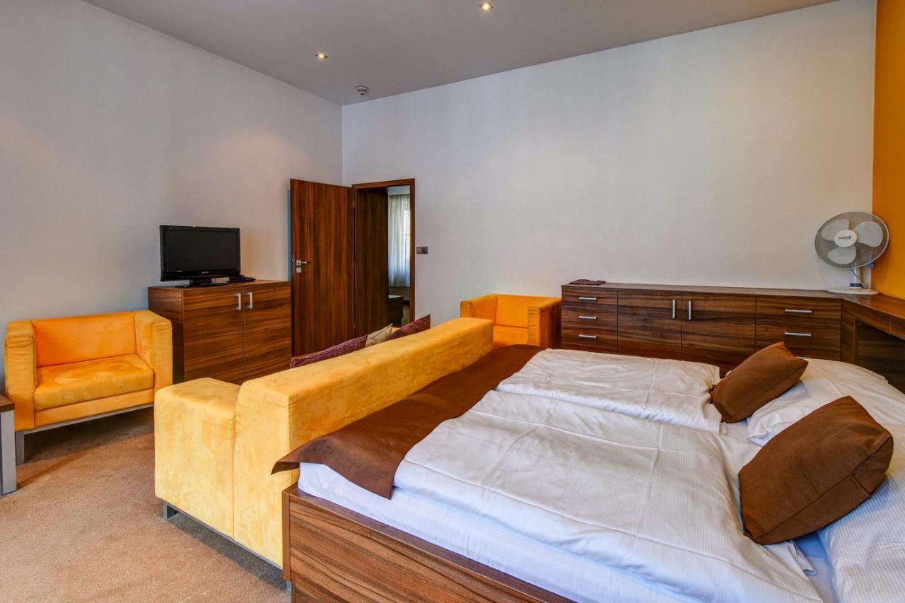 Pivovar Cerny Orel - Hotel & Restaurant Kromieryż Zewnętrze zdjęcie