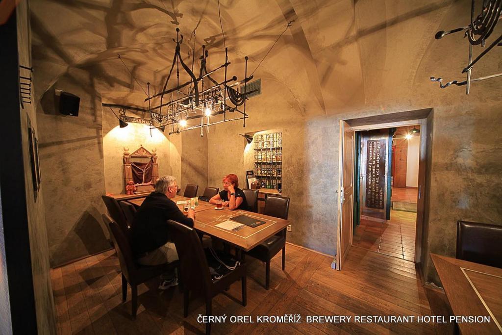 Pivovar Cerny Orel - Hotel & Restaurant Kromieryż Zewnętrze zdjęcie